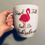 Autocollant tasse ou verre - stand taller and be fabulous - flamant rose - personnalisable